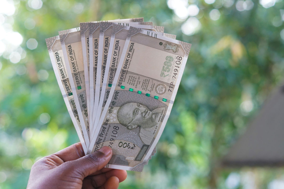 Indian five hundred rupee notes held in a hand